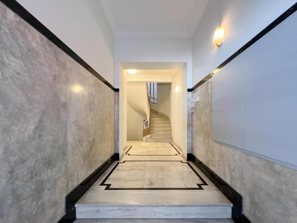 Vibrant Urban Getaway: Charming 2-Bedroom Near Bars, Parks, And Metro Athén Kültér fotó