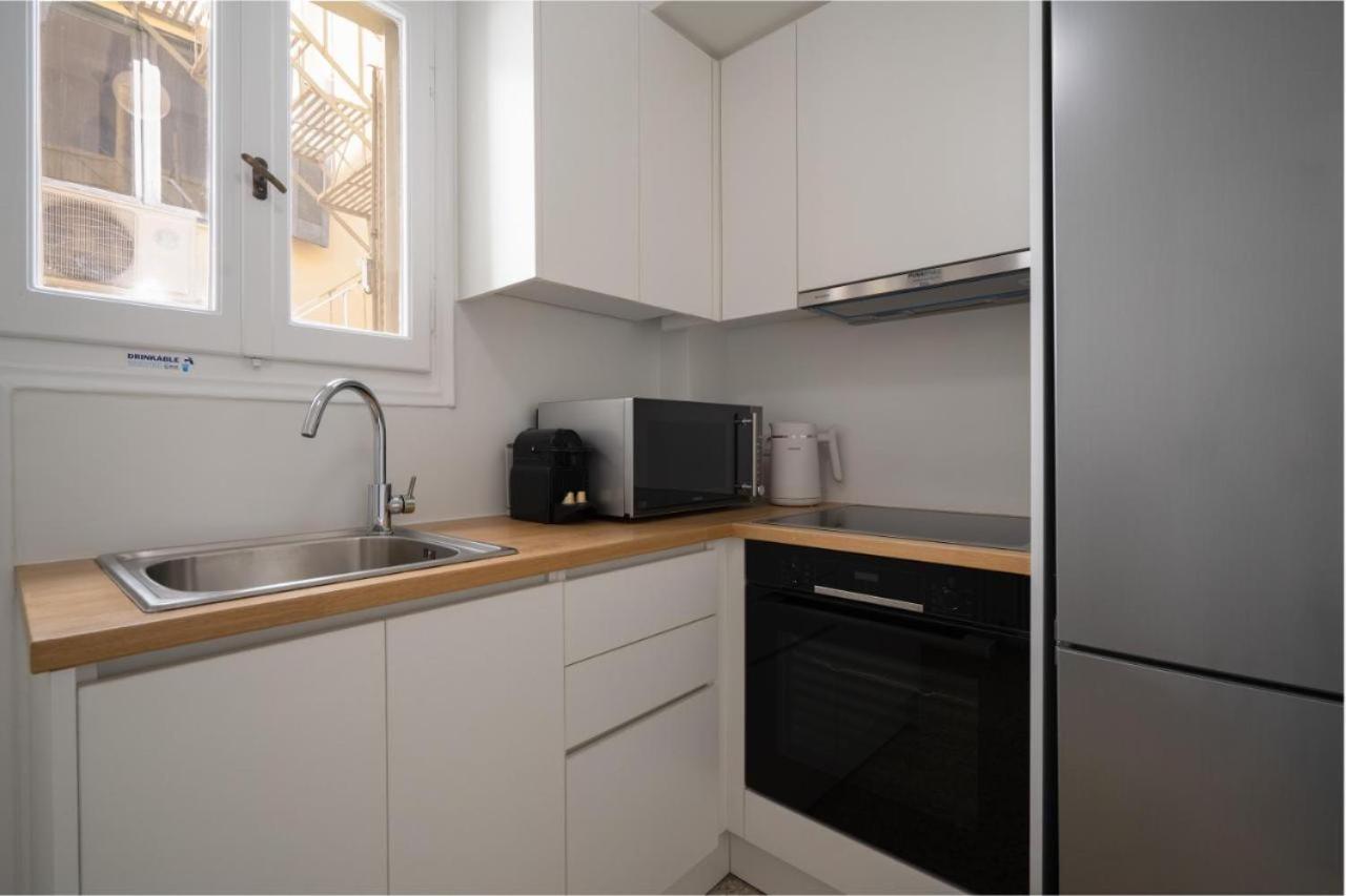 Vibrant Urban Getaway: Charming 2-Bedroom Near Bars, Parks, And Metro Athén Kültér fotó