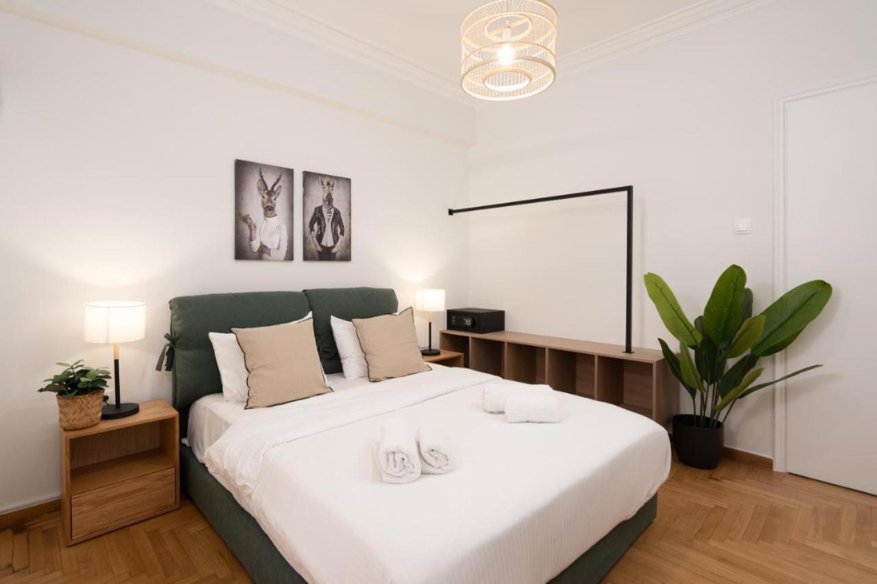Vibrant Urban Getaway: Charming 2-Bedroom Near Bars, Parks, And Metro Athén Kültér fotó